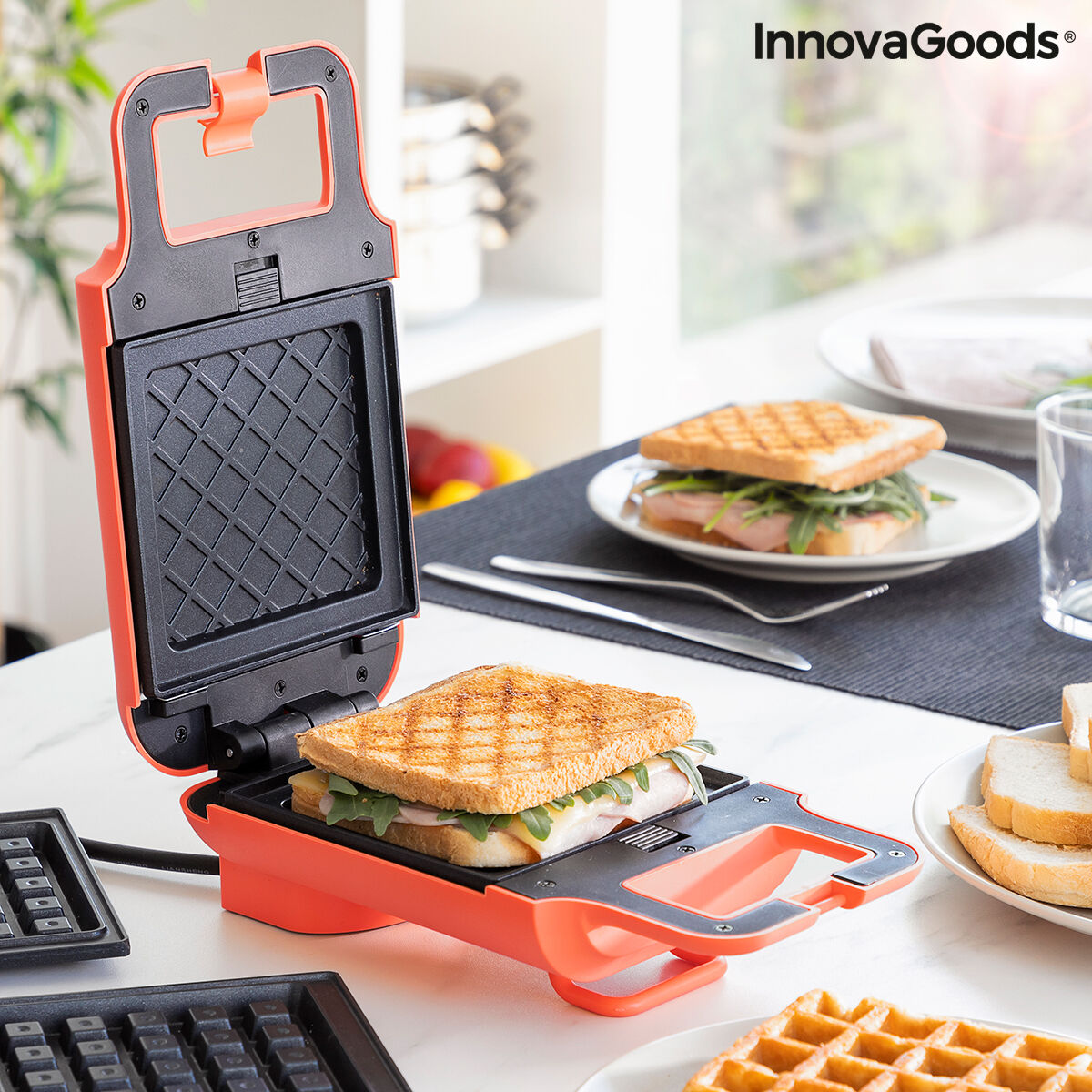 Appareil à Gaufres et à Sandwichs 2 en 1 avec Recettes InnovaGoods Wafflicher (Reconditionné A)